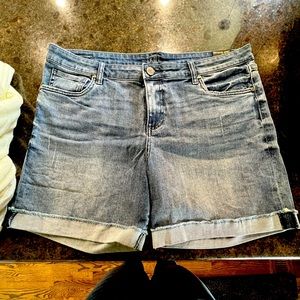 Kut From the Kloth cuffed denim boyfriend short - SZ 16